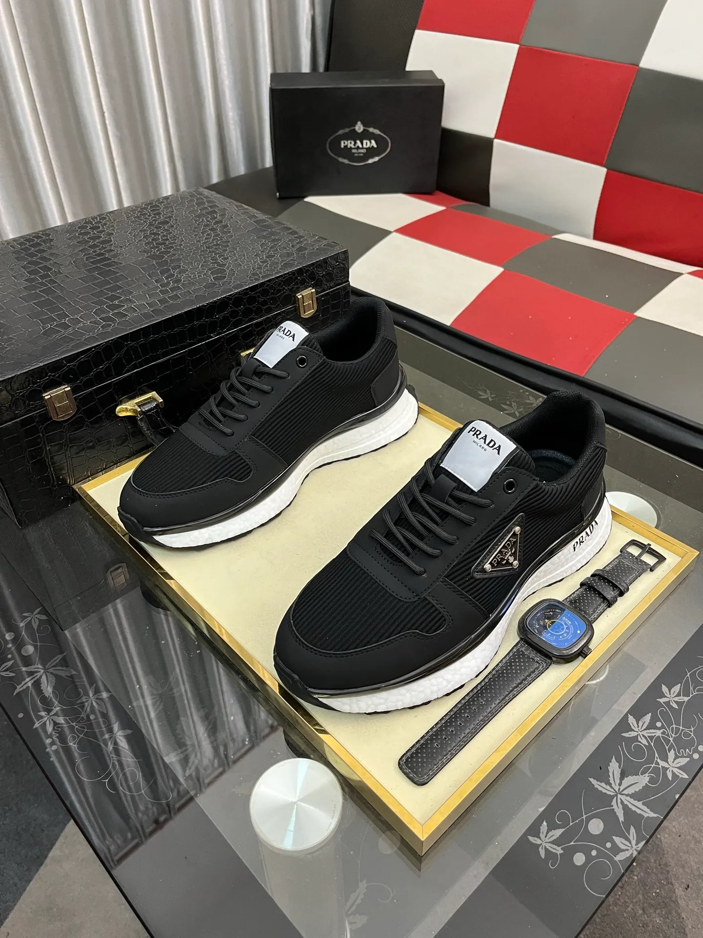 Men's Men's Shoes 💰458⌚️⌚️ Prada/Prada Men's new casual shoes, this sports shoe is made of imported calfskin upper with breathable mesh and breathable mesh lining. The foot pads are made of sheepskin, and the outsole is made of non-slip sports exclusive rubber outsole with logo. It feels good on the feet and is a fashionable item! Size: 38-44 4️⃣colors available